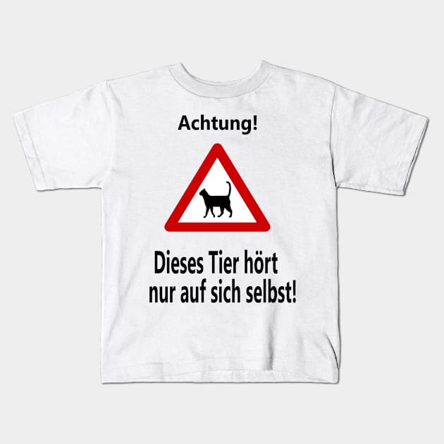 Achtung! Dieses Tier hört nur auf sich selbst! Kids T-Shirt by NT85